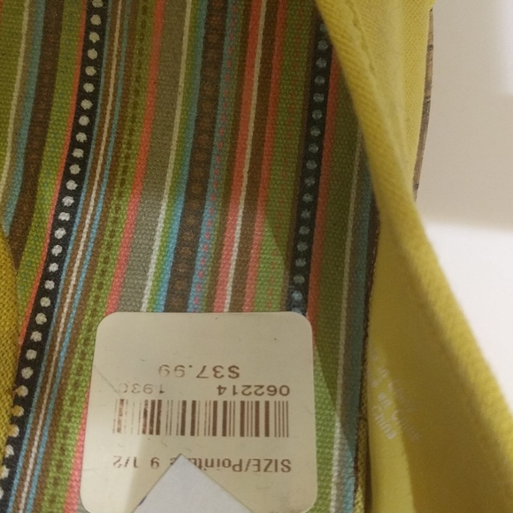 👠👠Mustard open toe wages by American Eagle 👠 - Picture 6 of 7